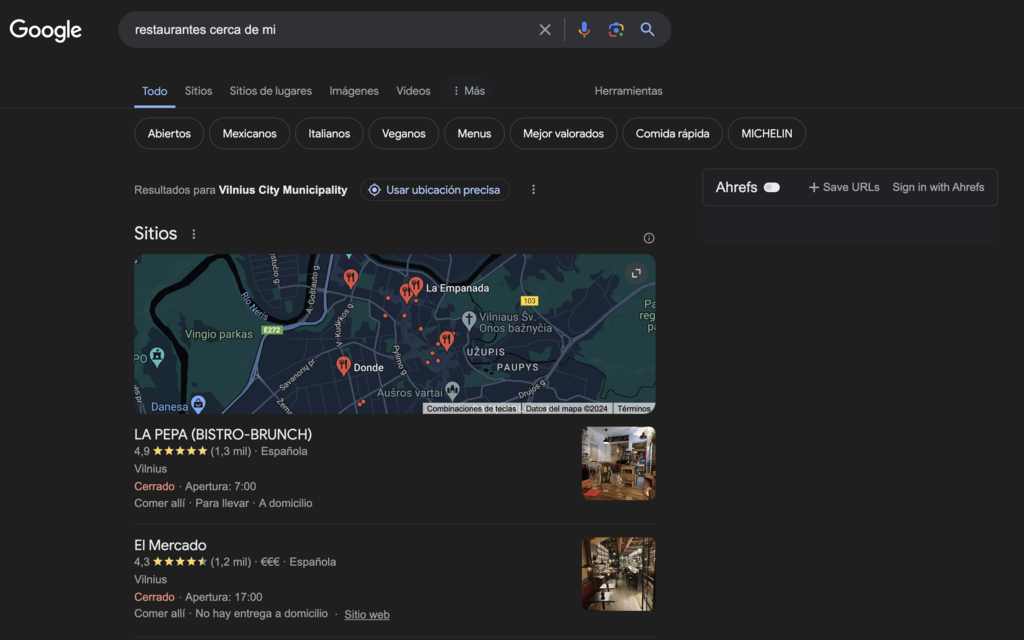 Ejemplo de búsqueda "cerca de mi" en la SERP