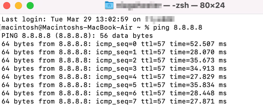 Ventana del terminal de macOS con el ping 8.8.8.8.